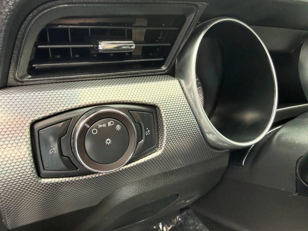 2019 Ford Mustang Image 31