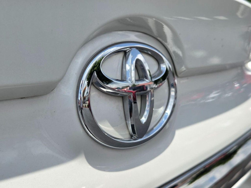 2016 Toyota Camry Image 8