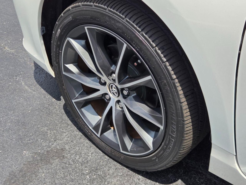 2016 Toyota Camry Image 11