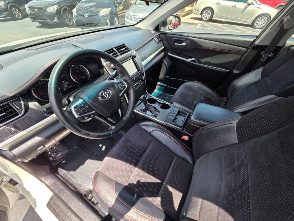 2016 Toyota Camry Image 13