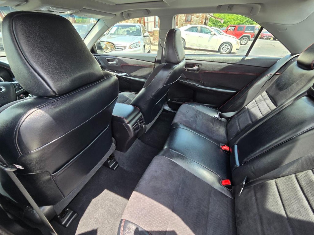2016 Toyota Camry Image 14
