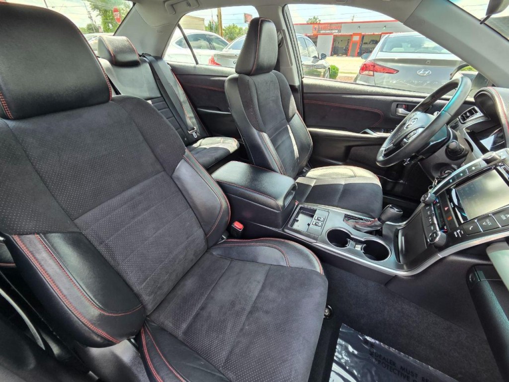 2016 Toyota Camry Image 19