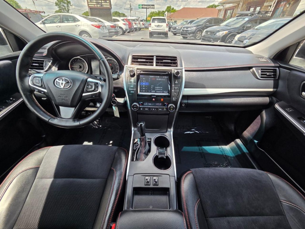 2016 Toyota Camry Image 20
