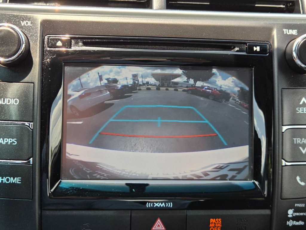 2016 Toyota Camry Image 21