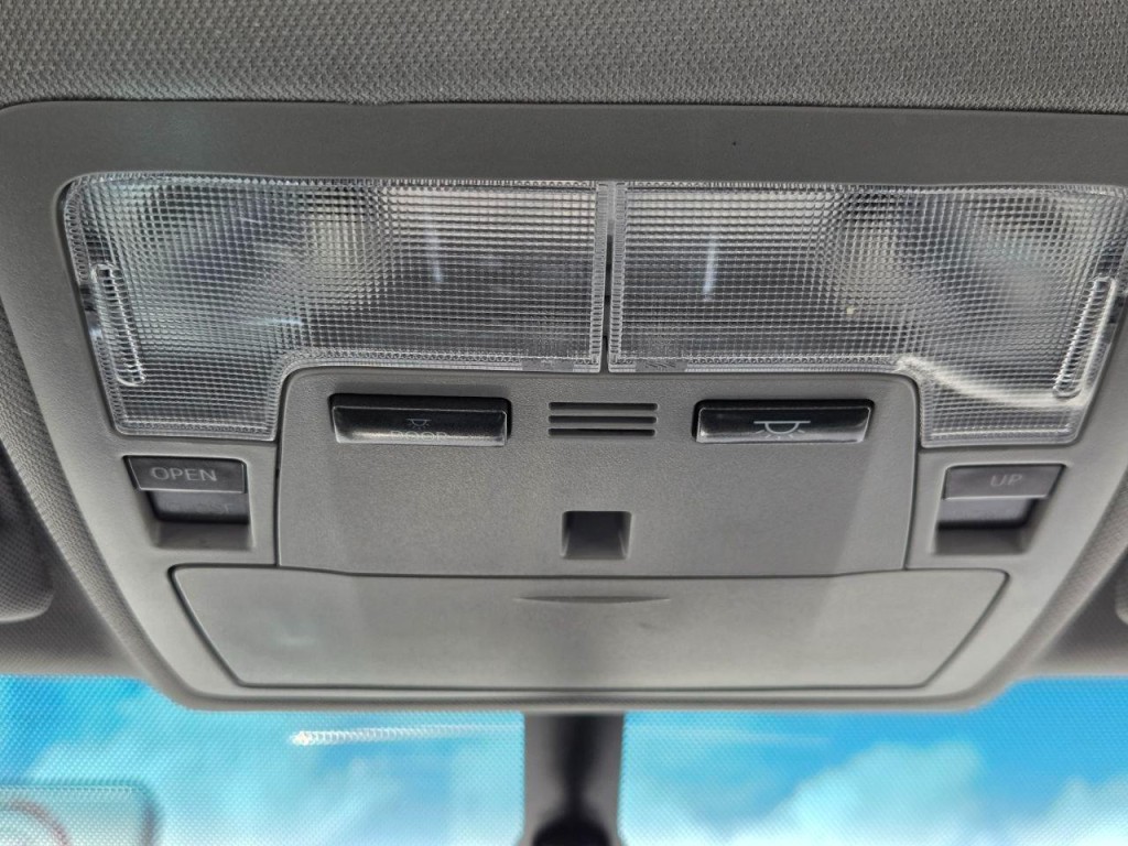 2016 Toyota Camry Image 23