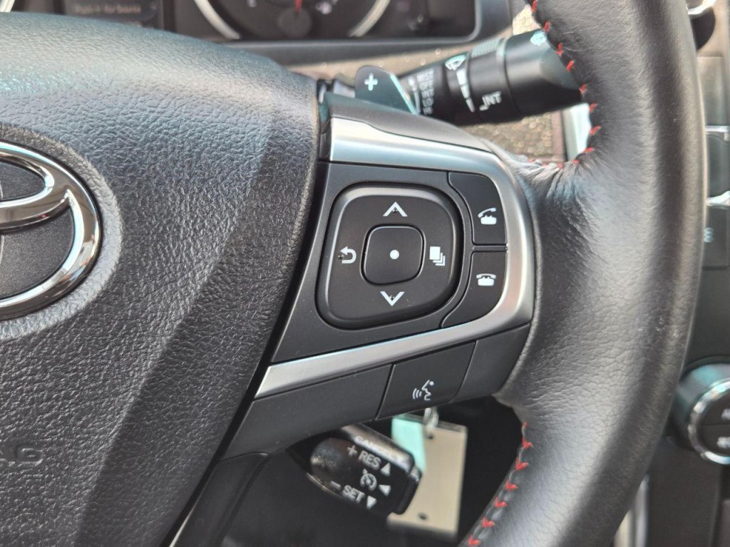 2016 Toyota Camry Image 28