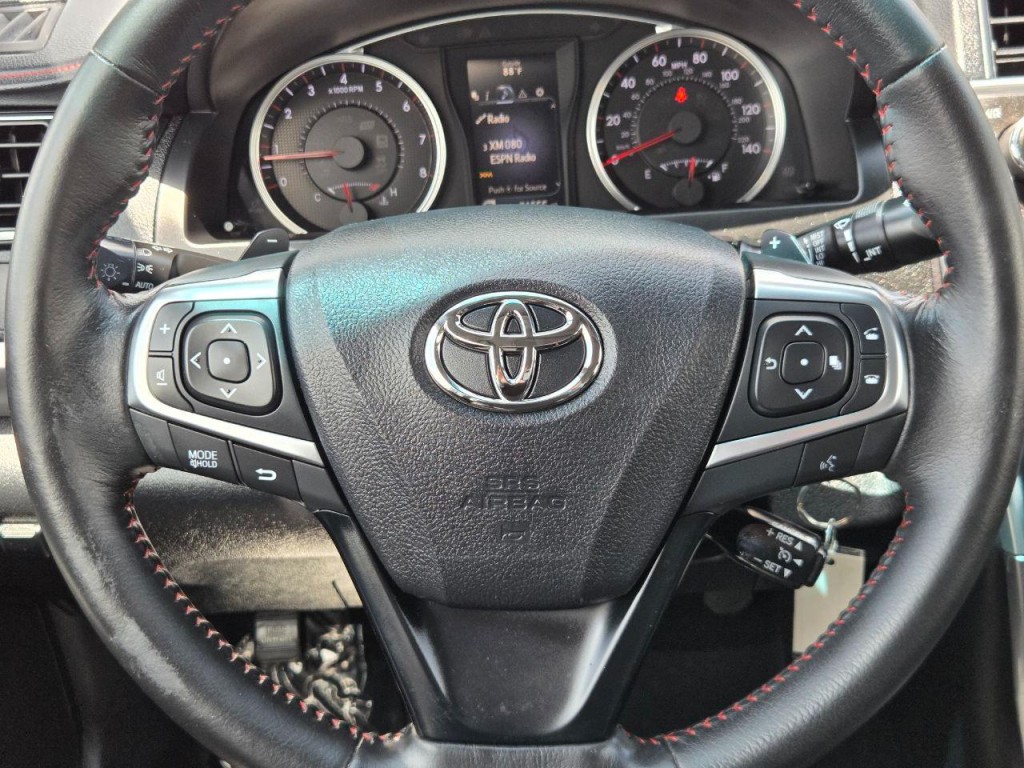 2016 Toyota Camry Image 29