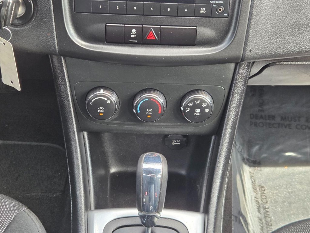 2012 Dodge Avenger Image 18