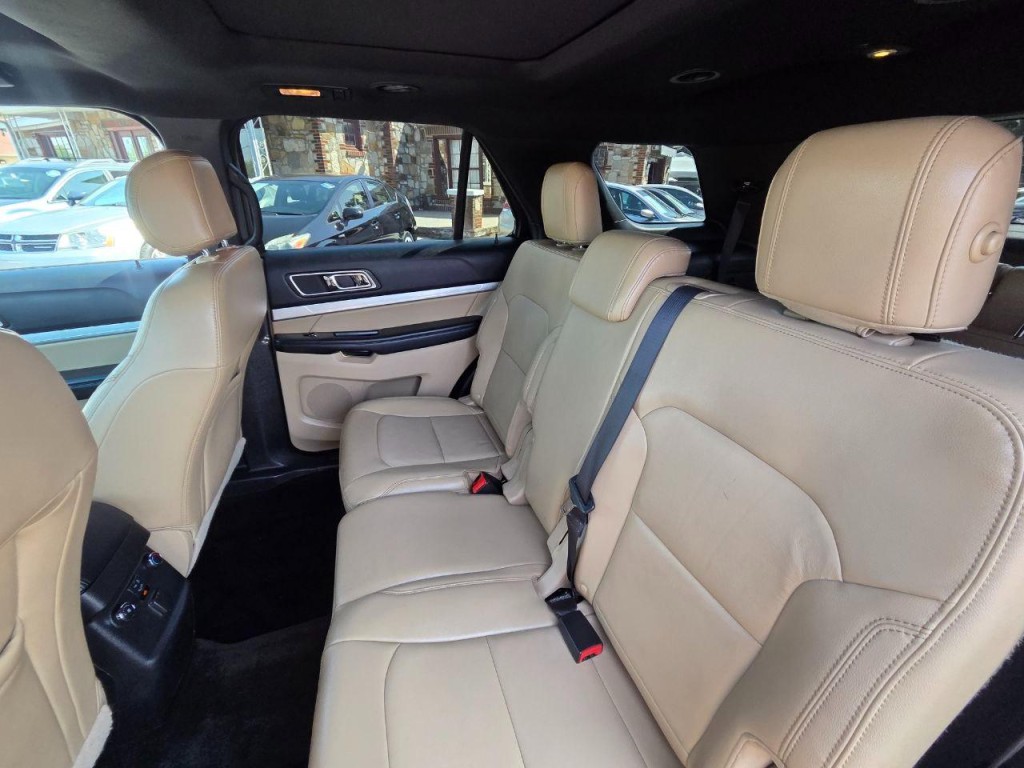 2016 Ford Explorer Image 17
