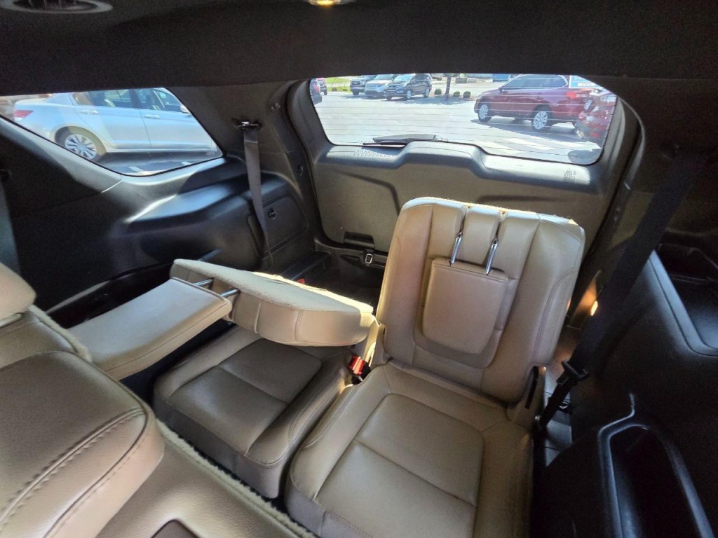 2016 Ford Explorer Image 18