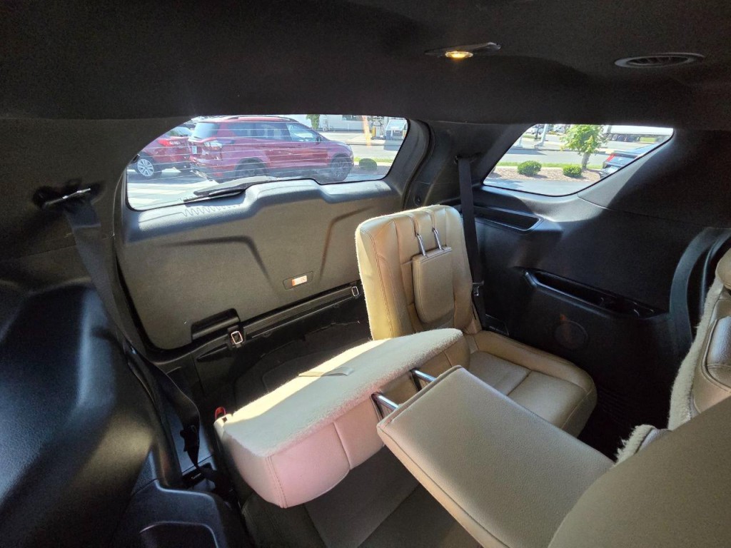 2016 Ford Explorer Image 21