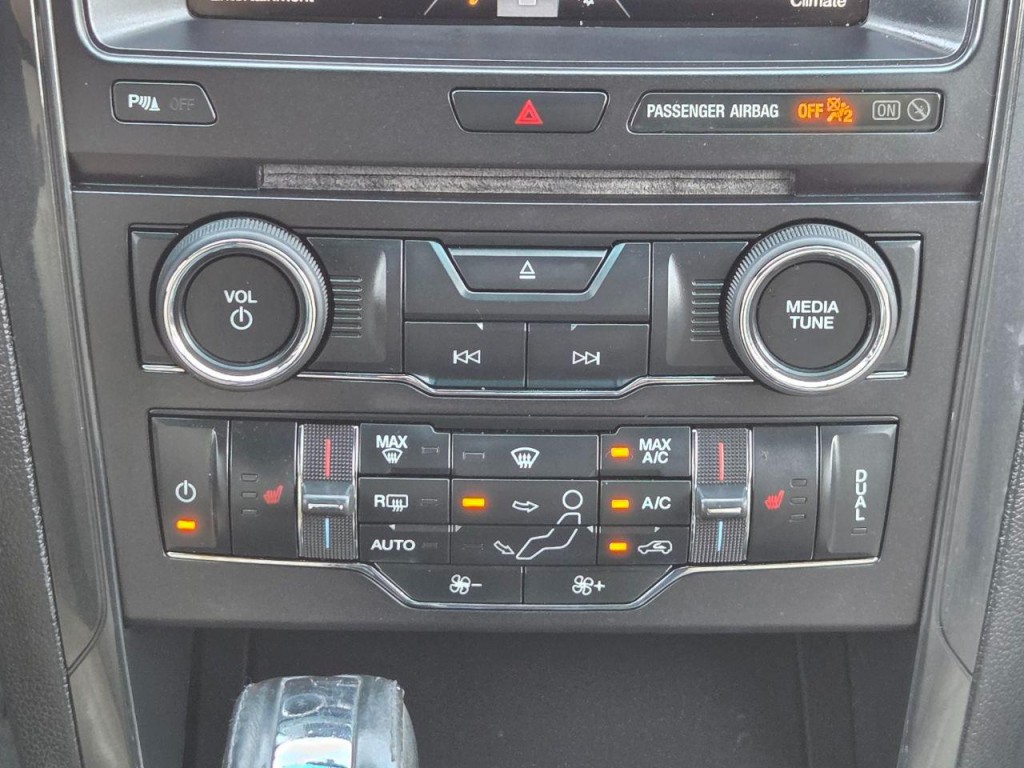 2016 Ford Explorer Image 26
