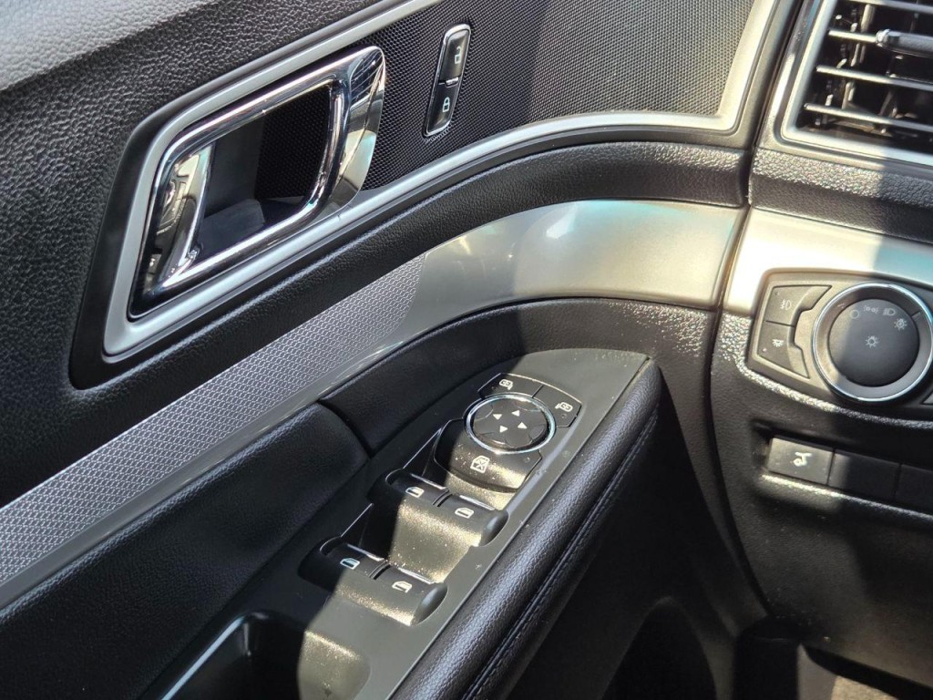 2016 Ford Explorer Image 37