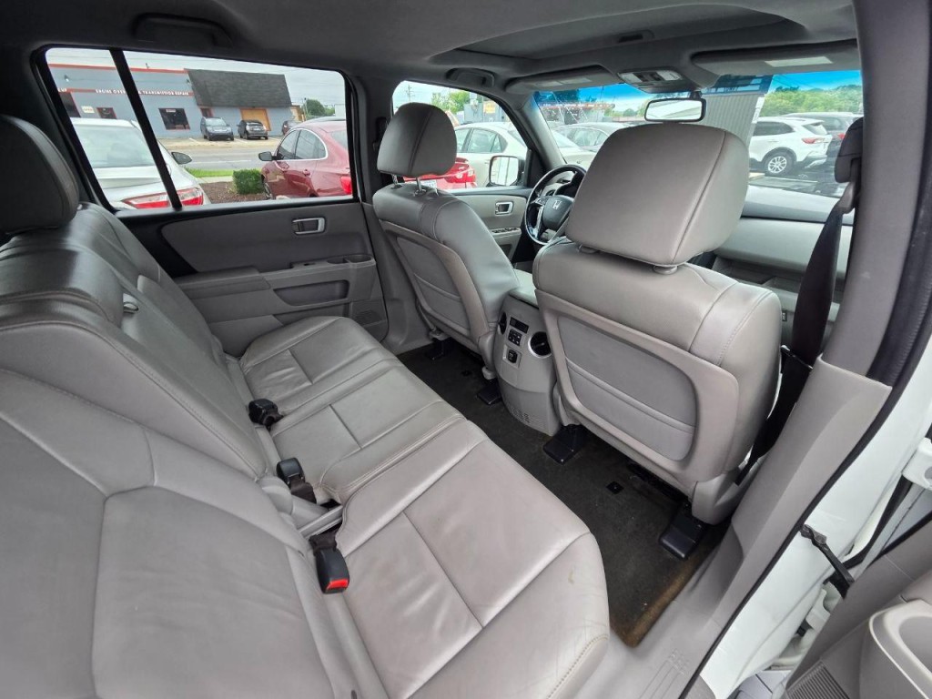 2015 Honda Pilot Image 16