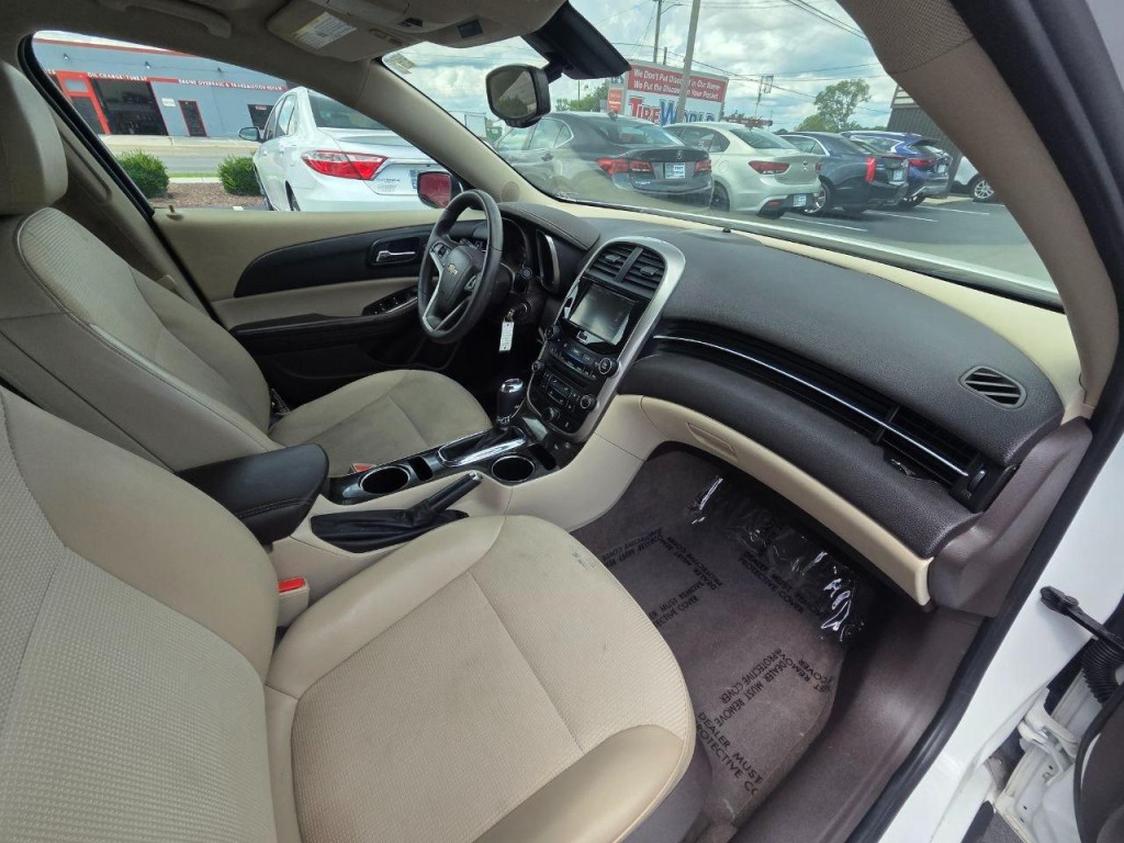 2015 Chevrolet Malibu Image 18