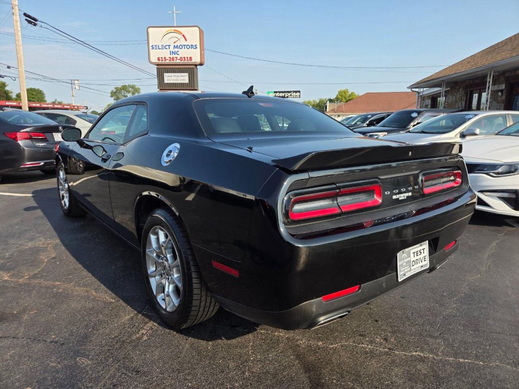 2017 Dodge Challenger Image 4