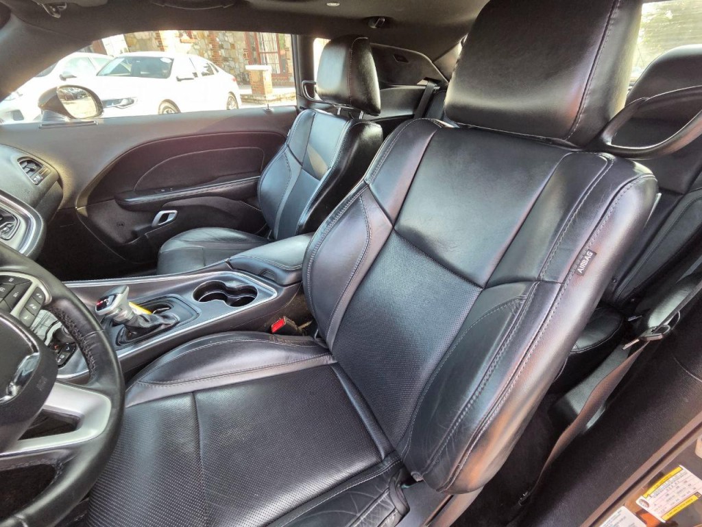2017 Dodge Challenger Image 11
