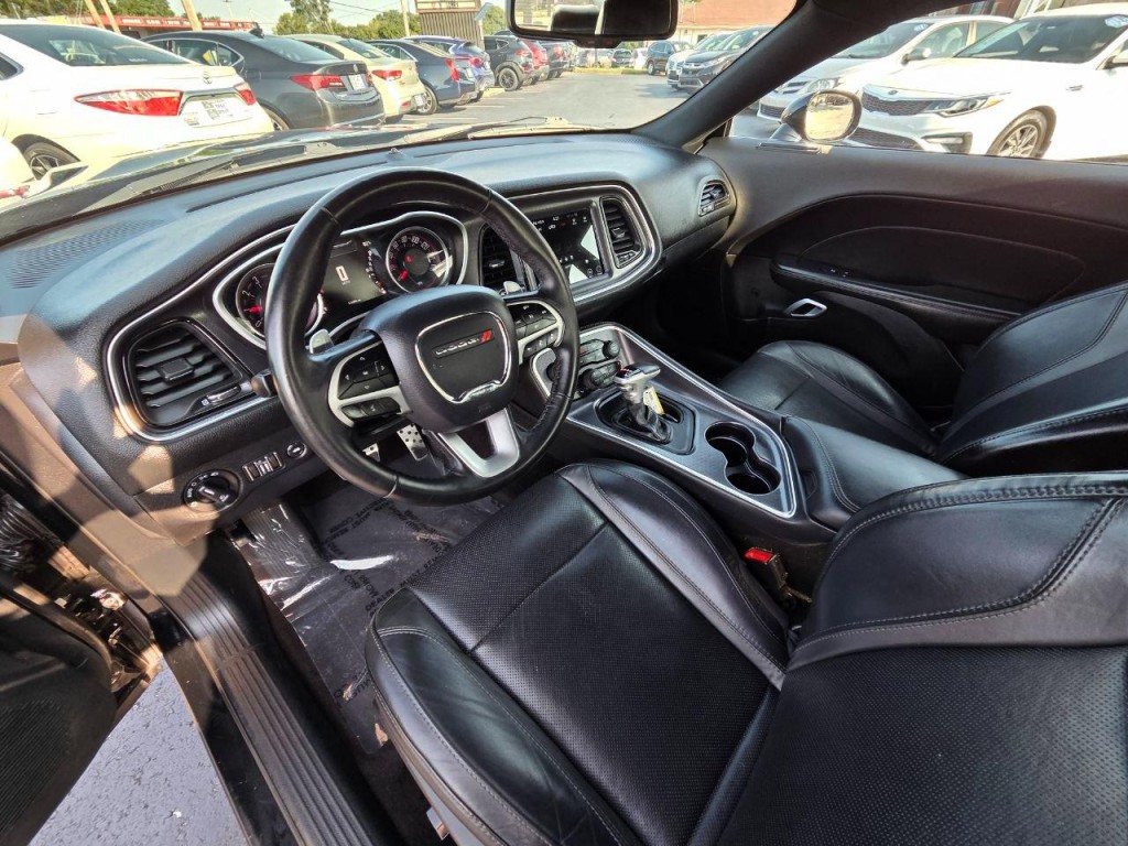2017 Dodge Challenger Image 12