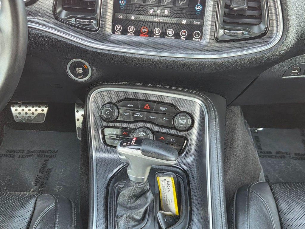 2017 Dodge Challenger Image 19