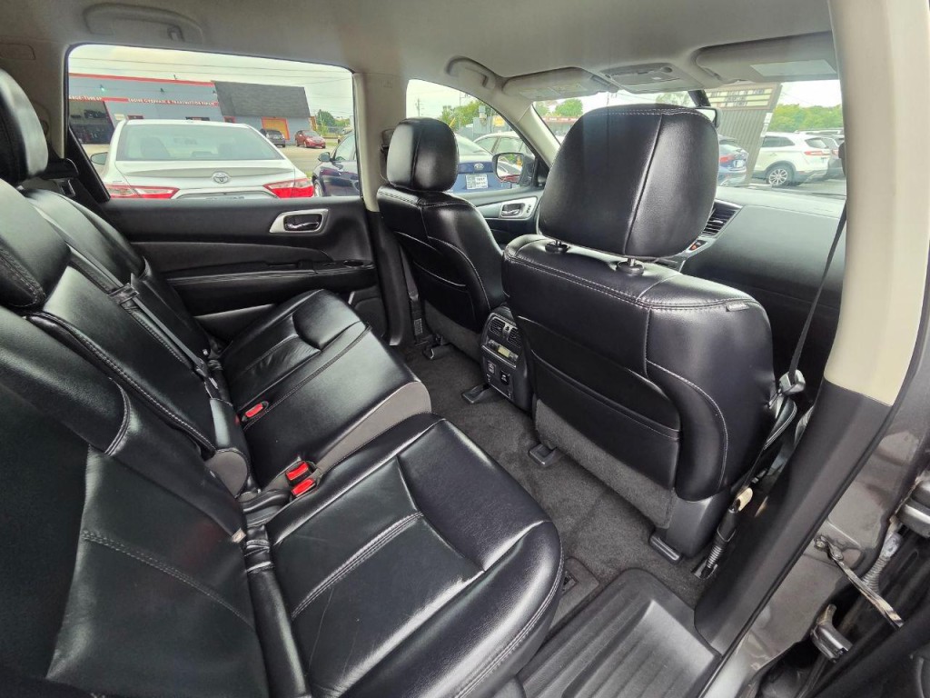 2018 Nissan Pathfinder Image 16