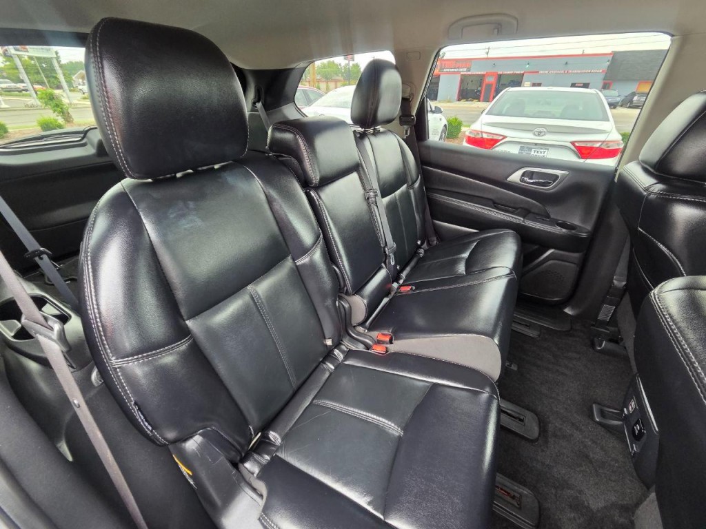 2018 Nissan Pathfinder Image 17