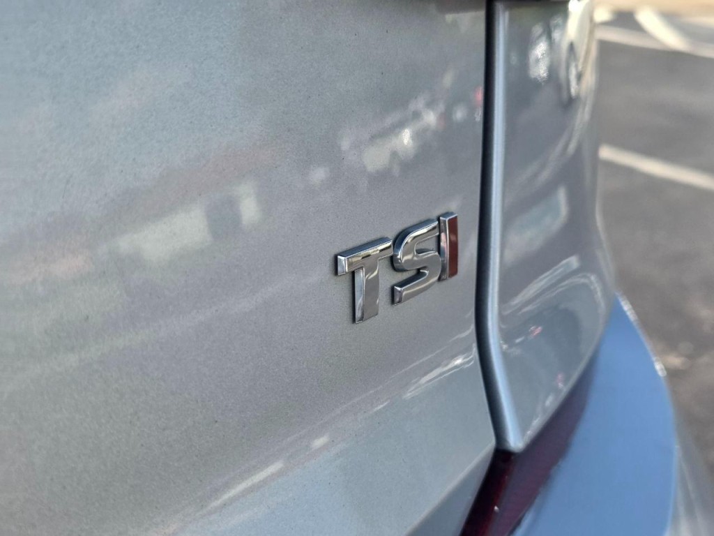 2017 Volkswagen Passat Image 8