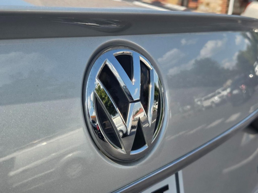 2017 Volkswagen Passat Image 10