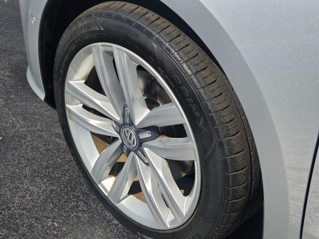 2017 Volkswagen Passat Image 11