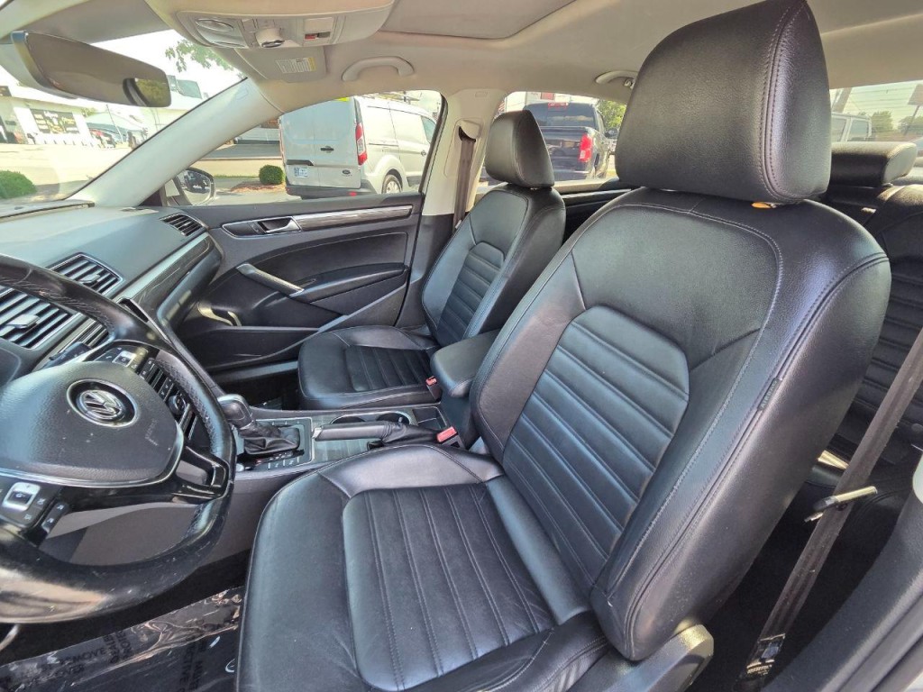 2017 Volkswagen Passat Image 12