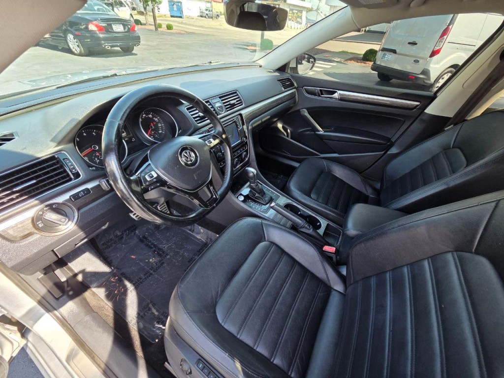 2017 Volkswagen Passat Image 13