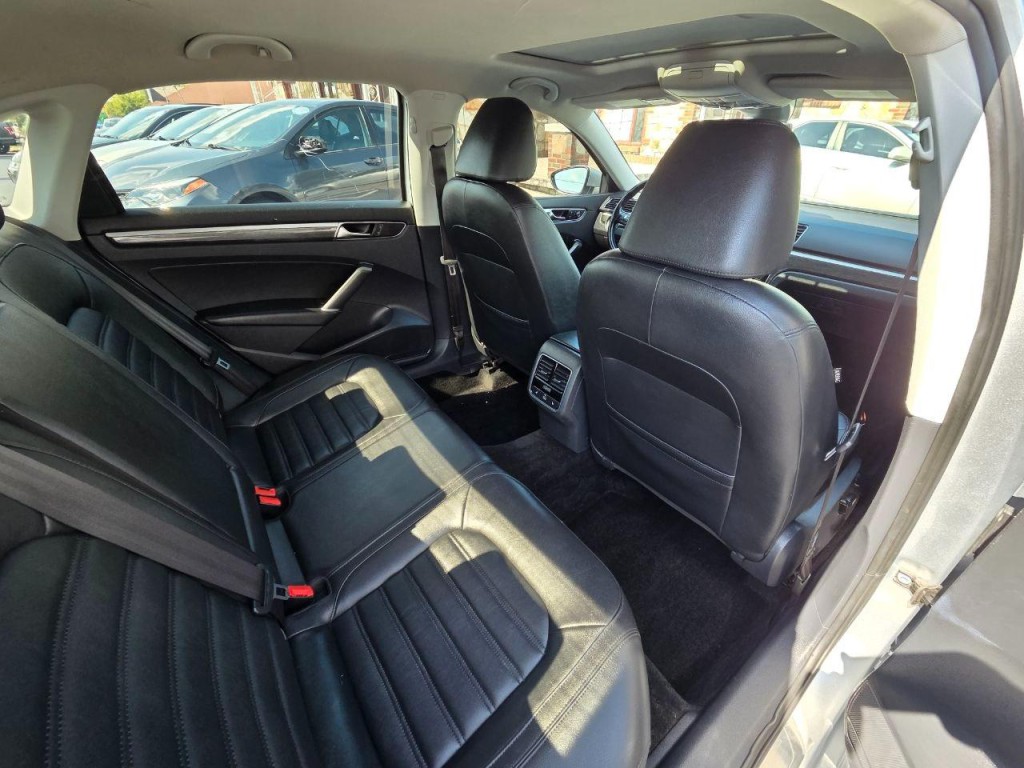 2017 Volkswagen Passat Image 16