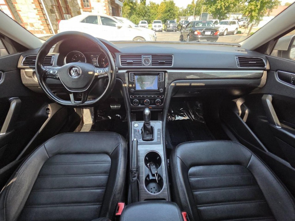 2017 Volkswagen Passat Image 20