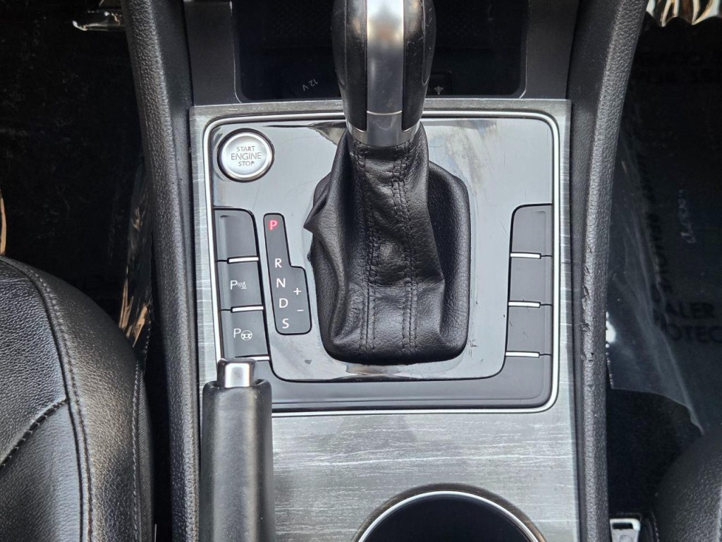 2017 Volkswagen Passat Image 22
