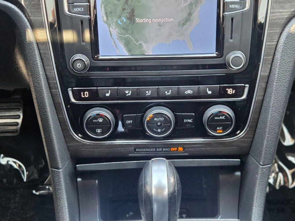 2017 Volkswagen Passat Image 24