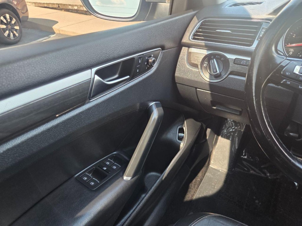 2017 Volkswagen Passat Image 29