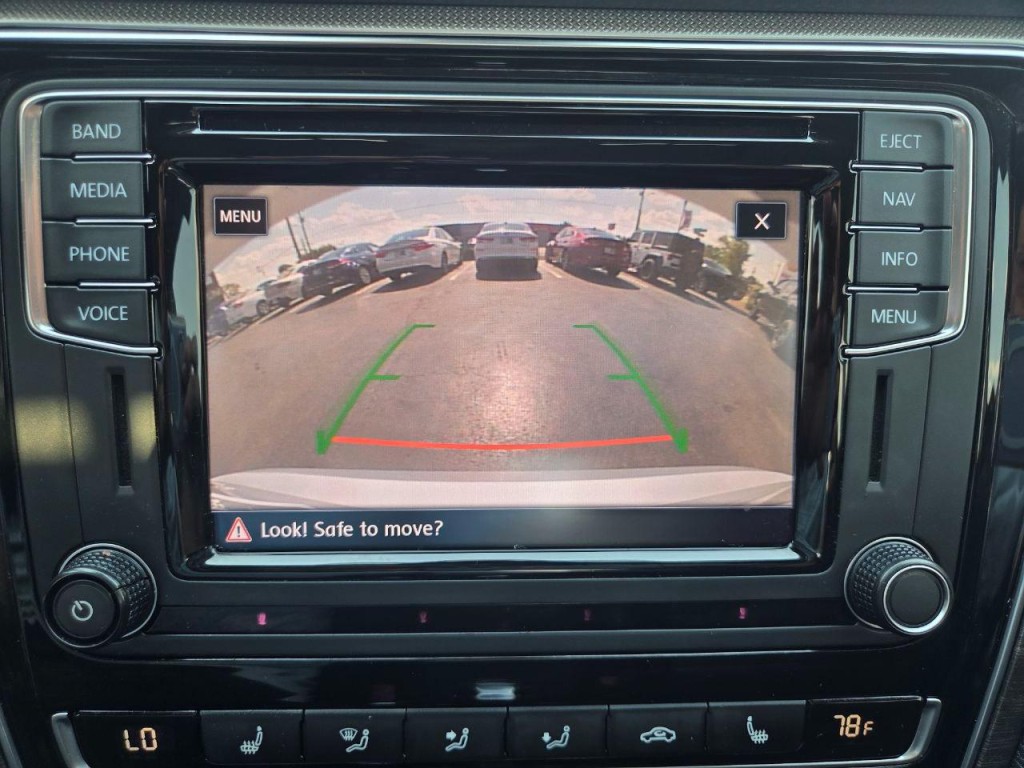 2017 Volkswagen Passat Image 30