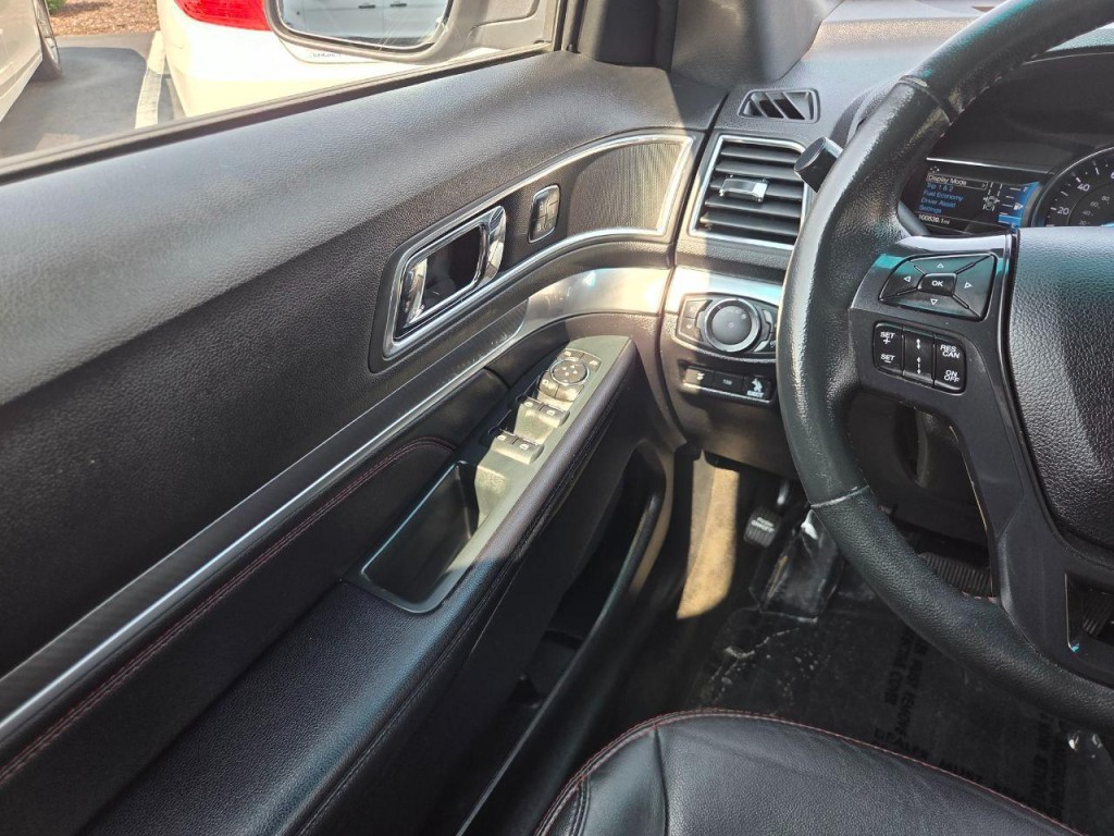 2018 Ford Explorer Image 32
