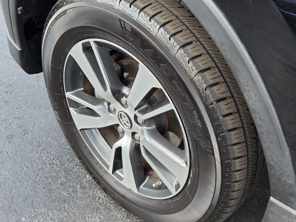2017 Toyota Rav4 Image 11