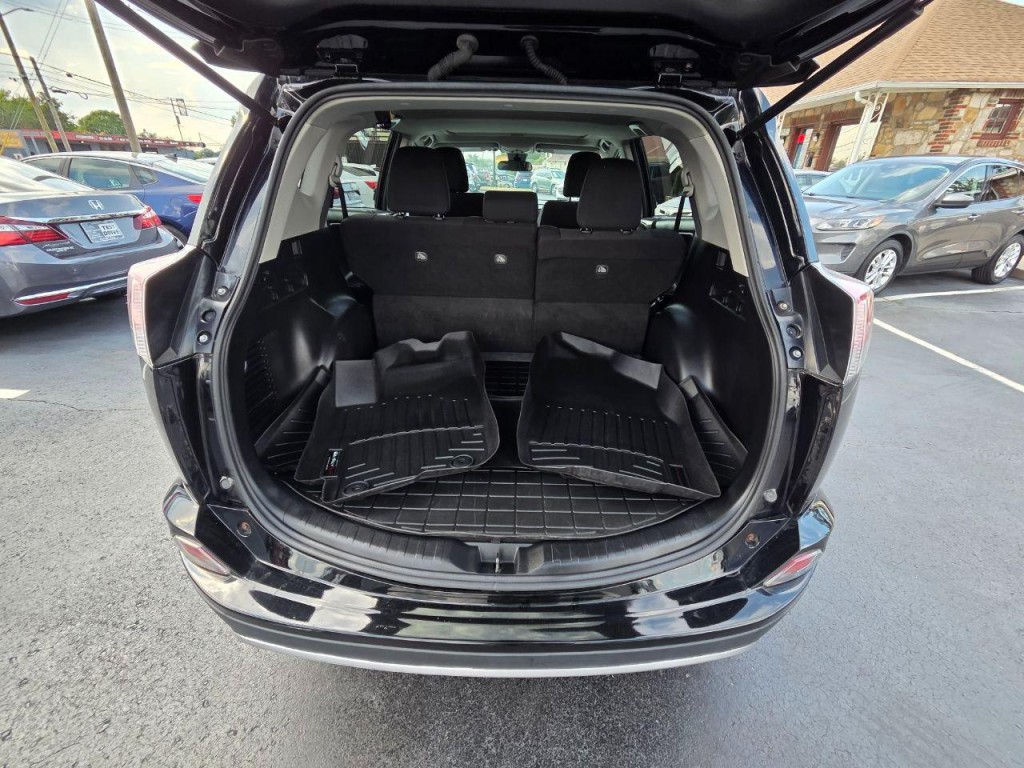 2017 Toyota Rav4 Image 16
