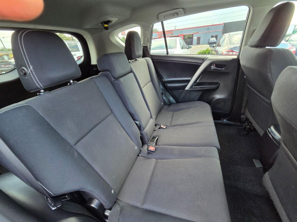 2017 Toyota Rav4 Image 18