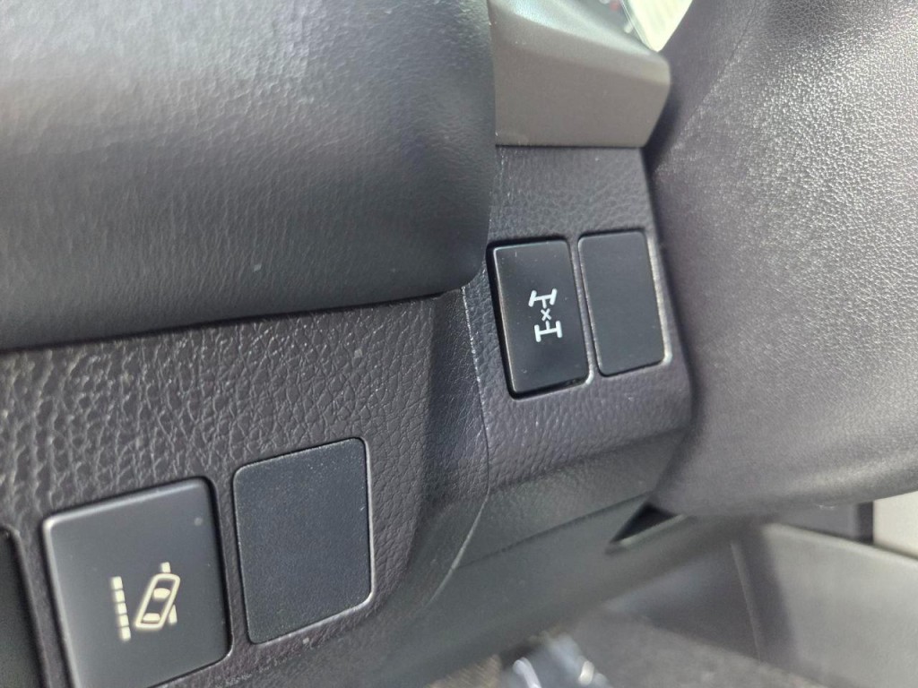 2017 Toyota Rav4 Image 30