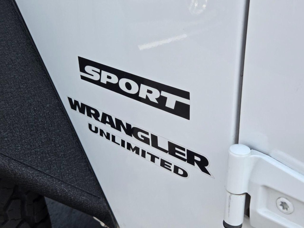 2013 Jeep Wrangler Image 8