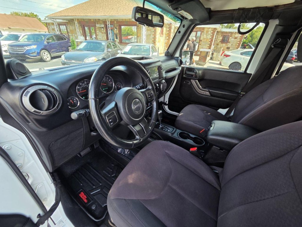2013 Jeep Wrangler Image 12