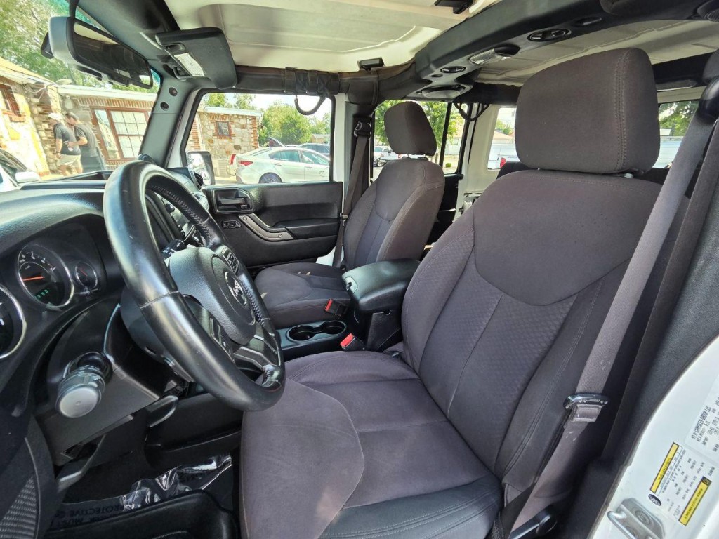 2013 Jeep Wrangler Image 13