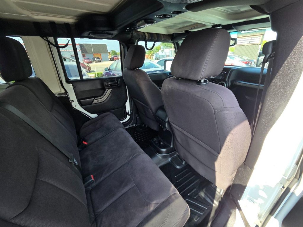2013 Jeep Wrangler Image 17