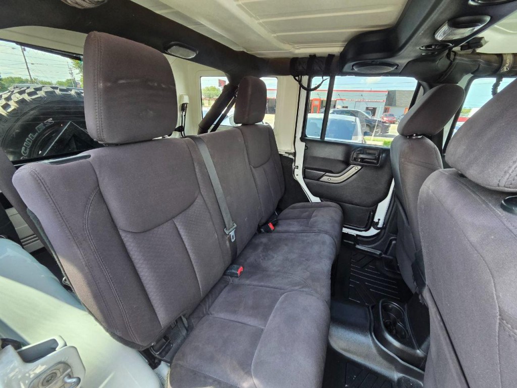 2013 Jeep Wrangler Image 18
