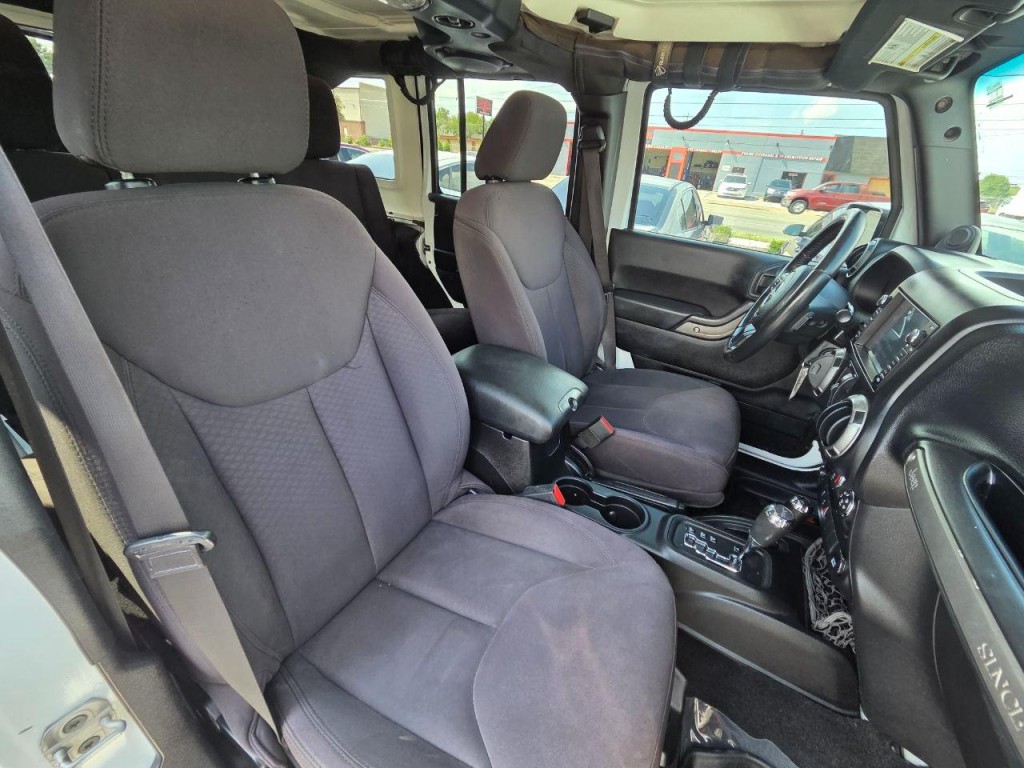 2013 Jeep Wrangler Image 20