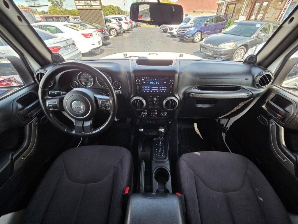 2013 Jeep Wrangler Image 21
