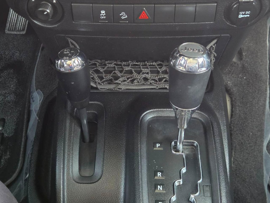 2013 Jeep Wrangler Image 24