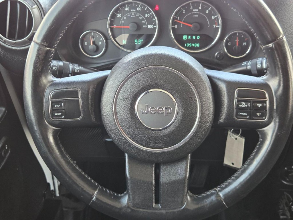 2013 Jeep Wrangler Image 25